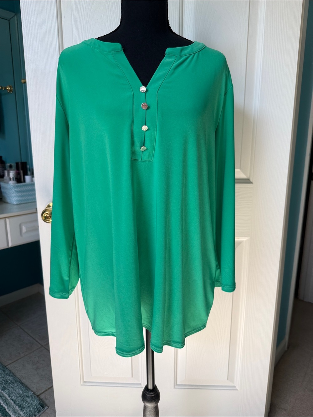 Anne Klein Emerald Green Flowy Top with Silver Button Placket: 1X